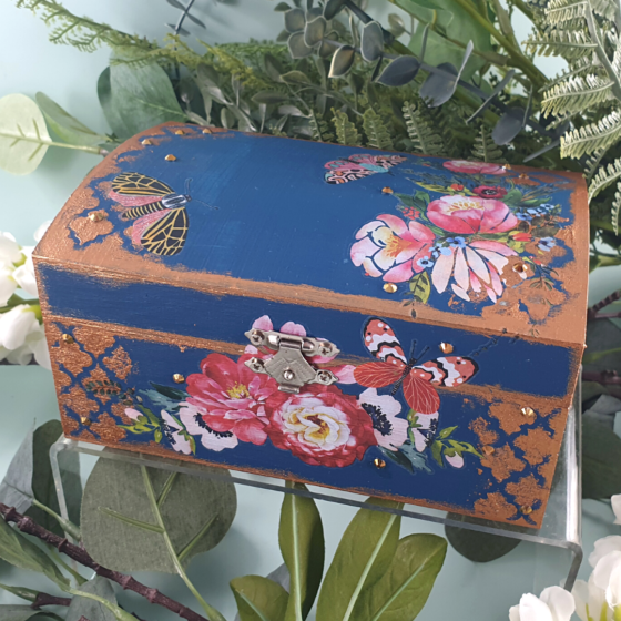 Decorate a Beautiful Wooden Box